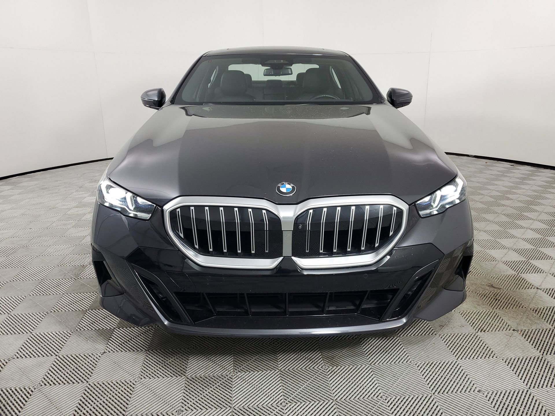 Used 2024 BMW 540i xDrive image 3