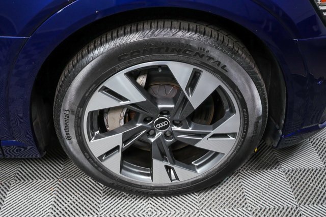 Used 2021 Audi e-tron Premium w/ Convenience Plus Package image 39