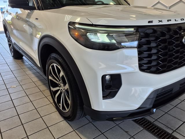 Used 2025 Ford Explorer ST-Line AWD/4WD image 25