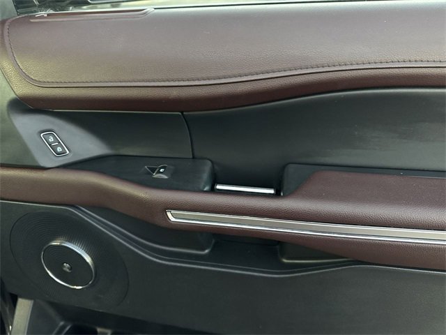 Used 2024 Ford Expedition Limited image 23