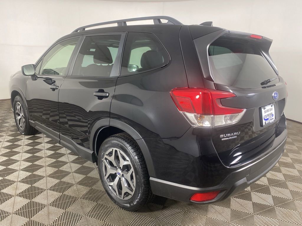 Used 2023 Subaru Forester Premium image 8