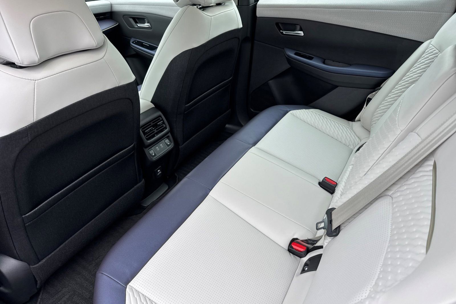 New 2026 Nissan Leaf Platinum+ w/ Cargo Package (Platinum+) image 9