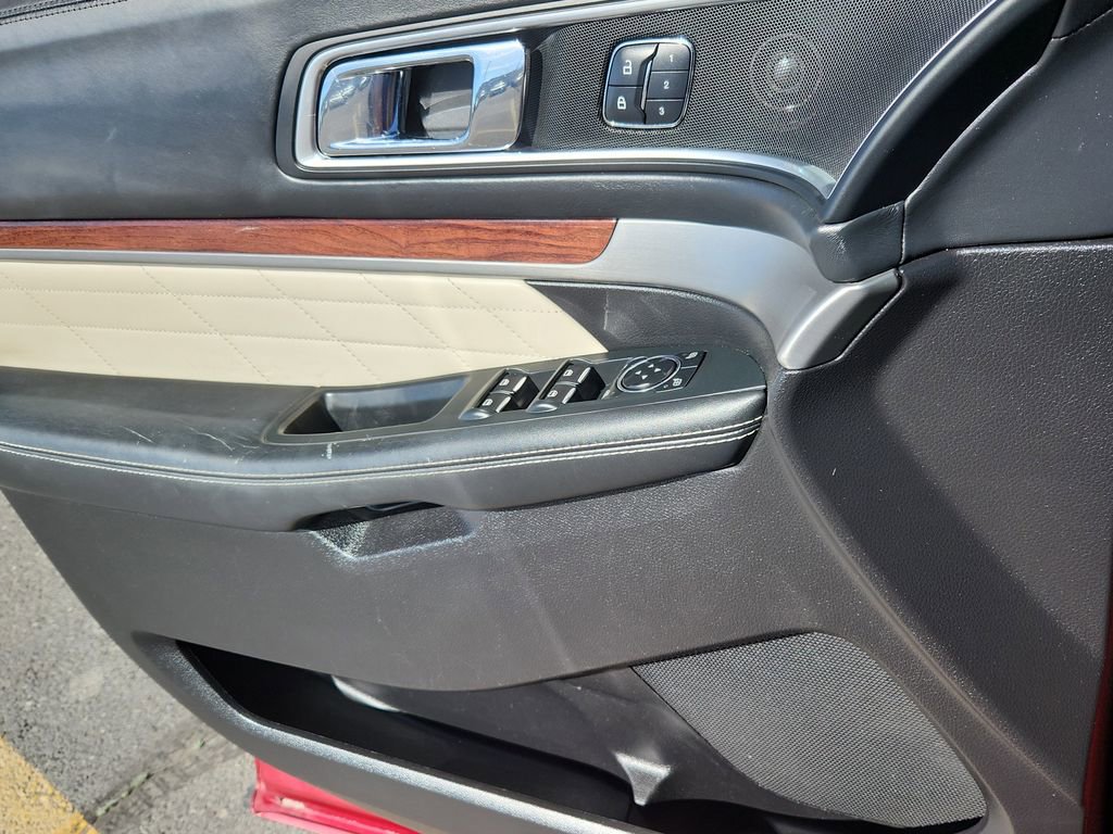 Used 2017 Ford Explorer Platinum image 9