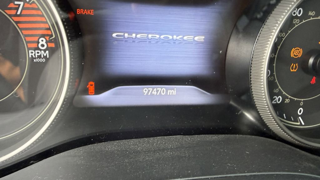 Used 2022 Jeep Cherokee Limited w/ Elite Package image 5