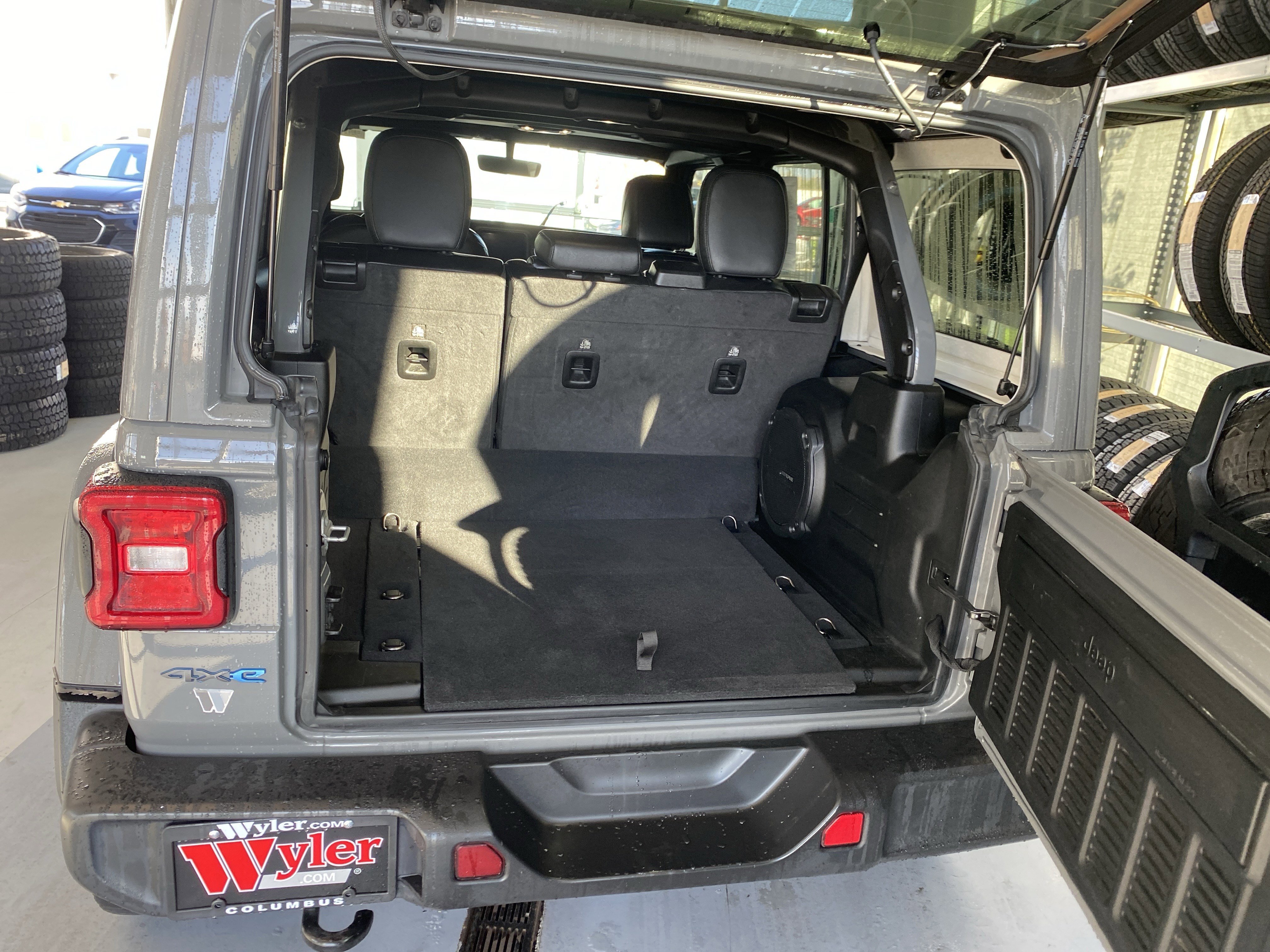 Used 2021 Jeep Wrangler Unlimited Sahara image 7