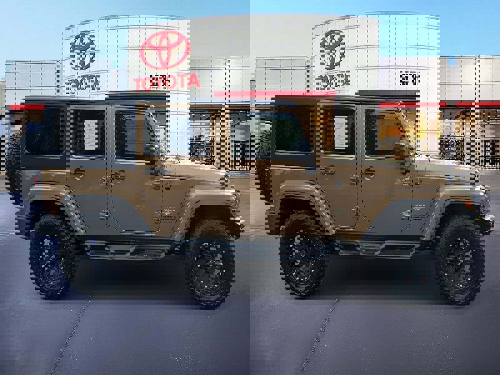 Used 2015 Jeep Wrangler Unlimited Sahara w/ Connectivity Group image 4