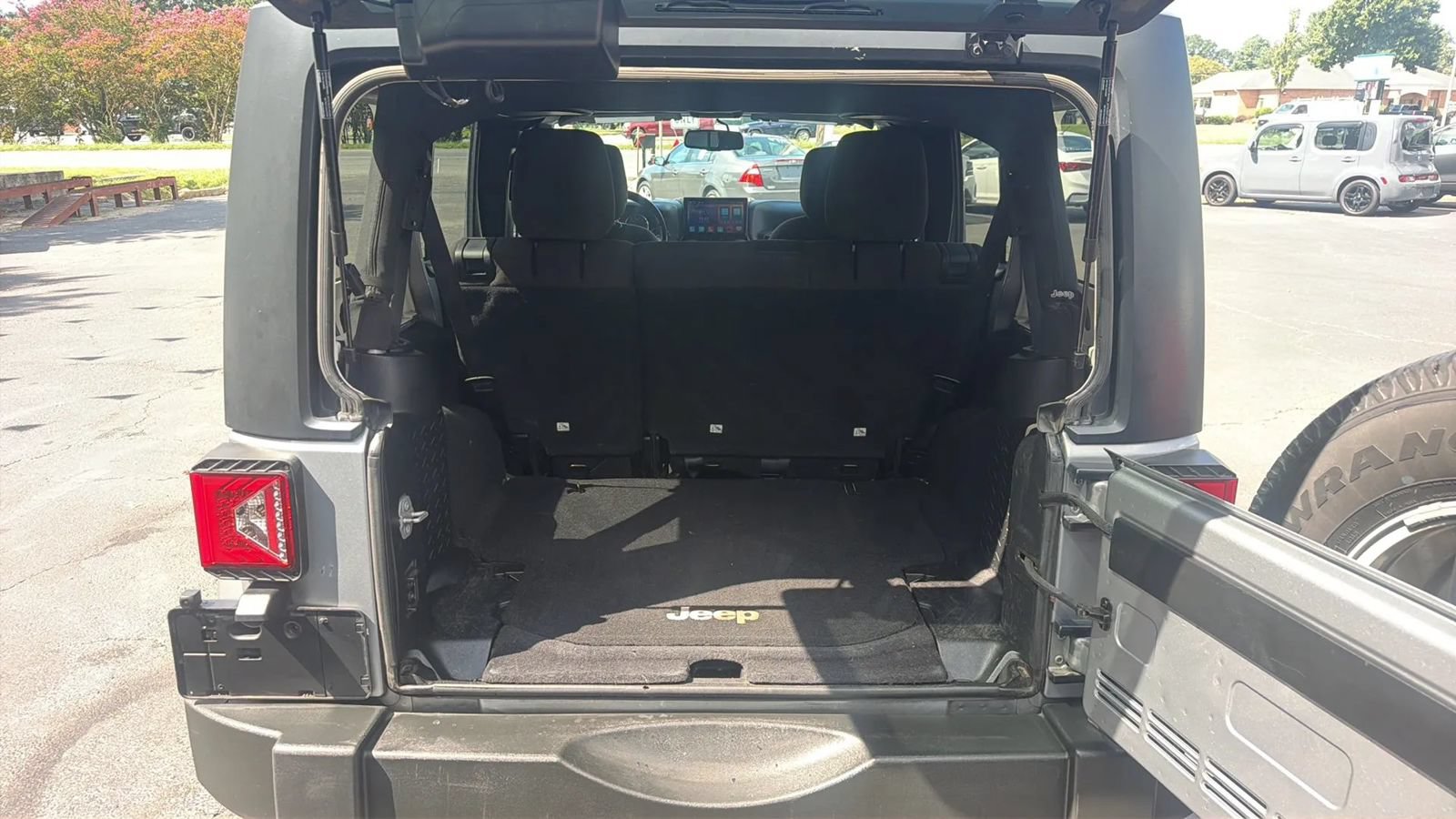 Used 2015 Jeep Wrangler Unlimited Sport w/ Quick Order Package 24S AWD/4WD image 11