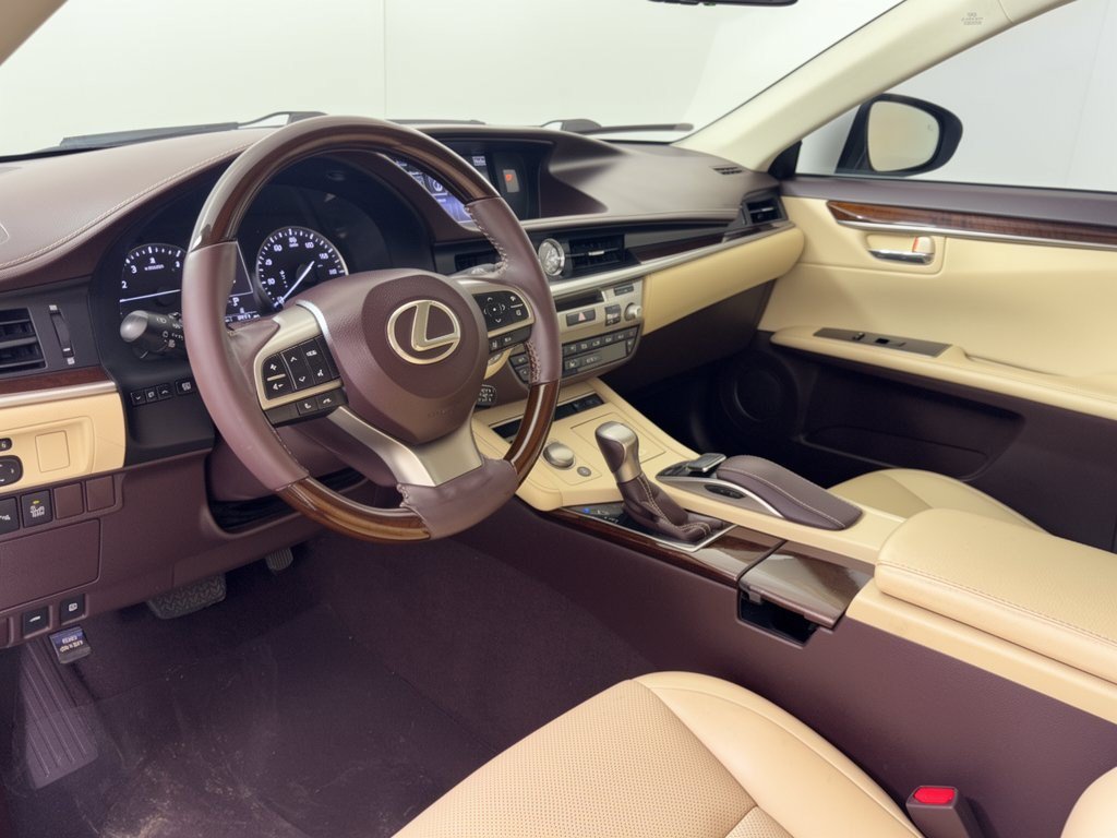 Used 2016 Lexus ES 350 w/ Luxury Package w/Wood Trim FWD image 4