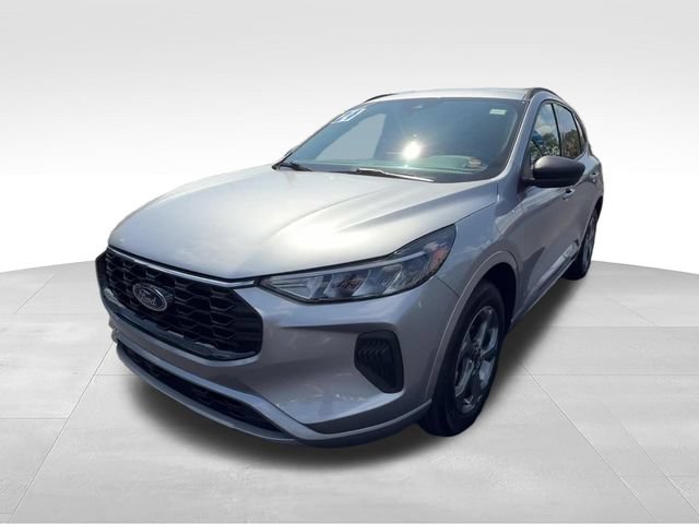 Used 2024 Ford Escape ST-Line w/ Tech Pack #1 AWD/4WD image 2