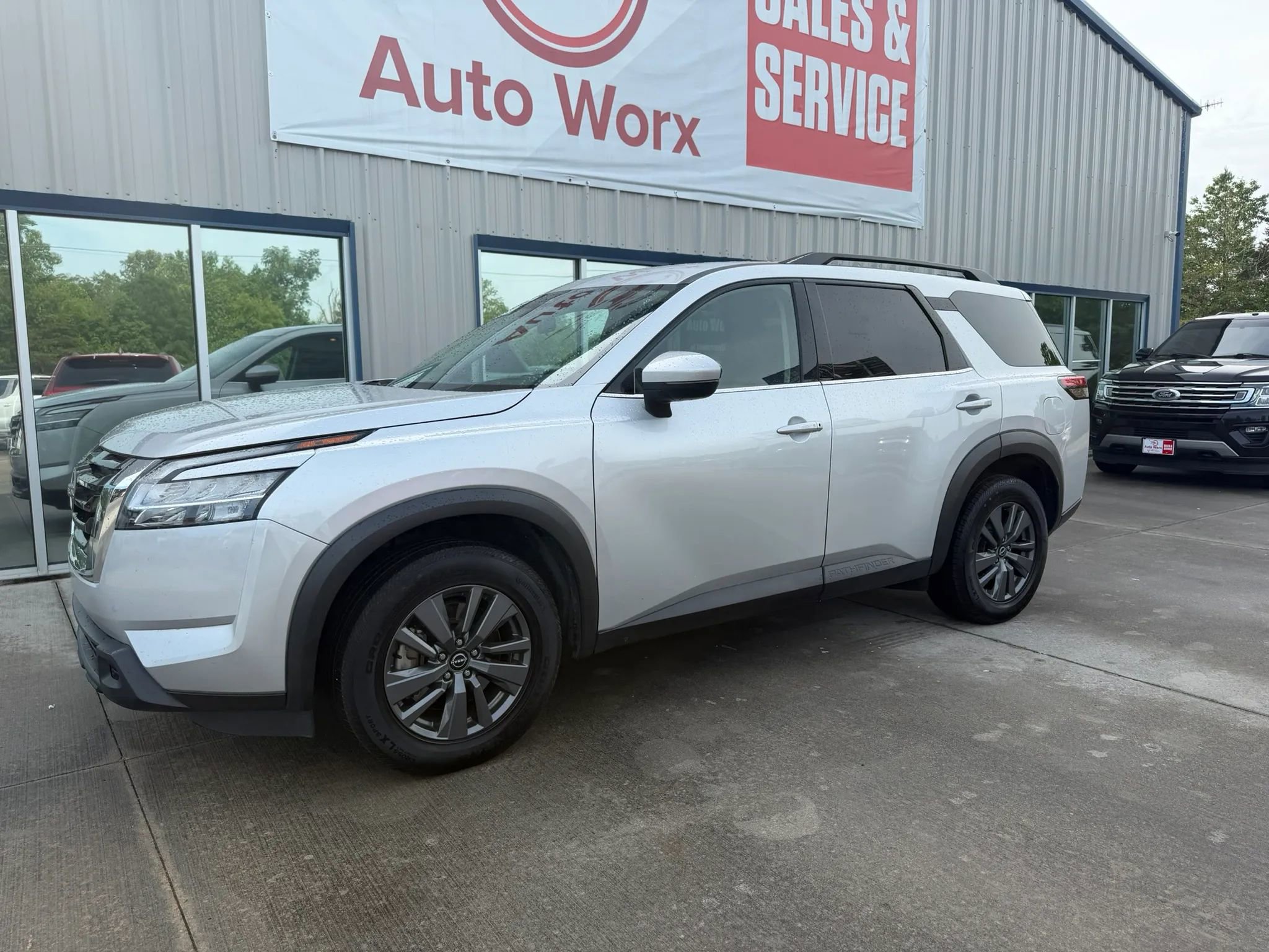 Used 2022 Nissan Pathfinder SV AWD/4WD image 29