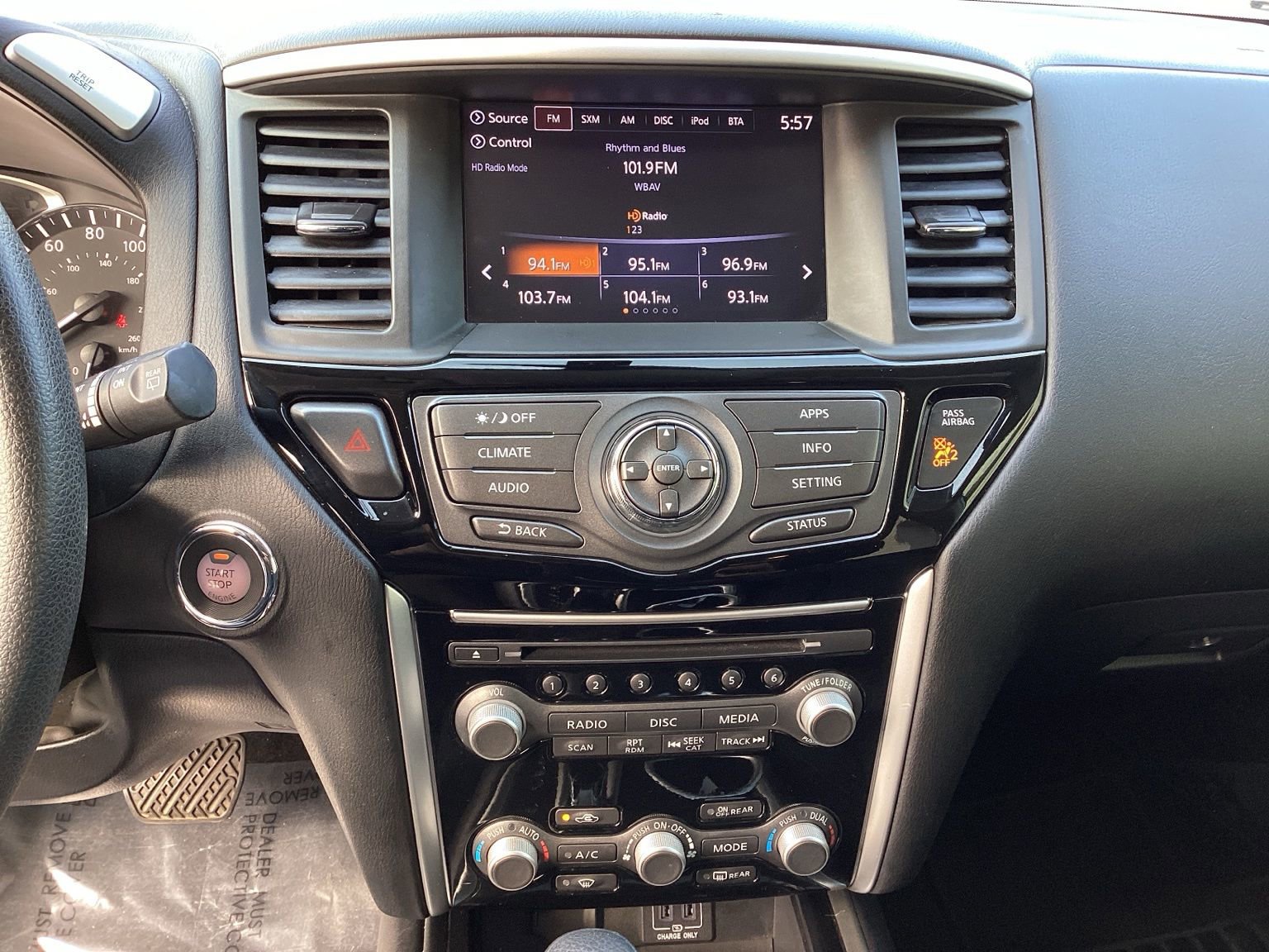 Used 2018 Nissan Pathfinder S image 15