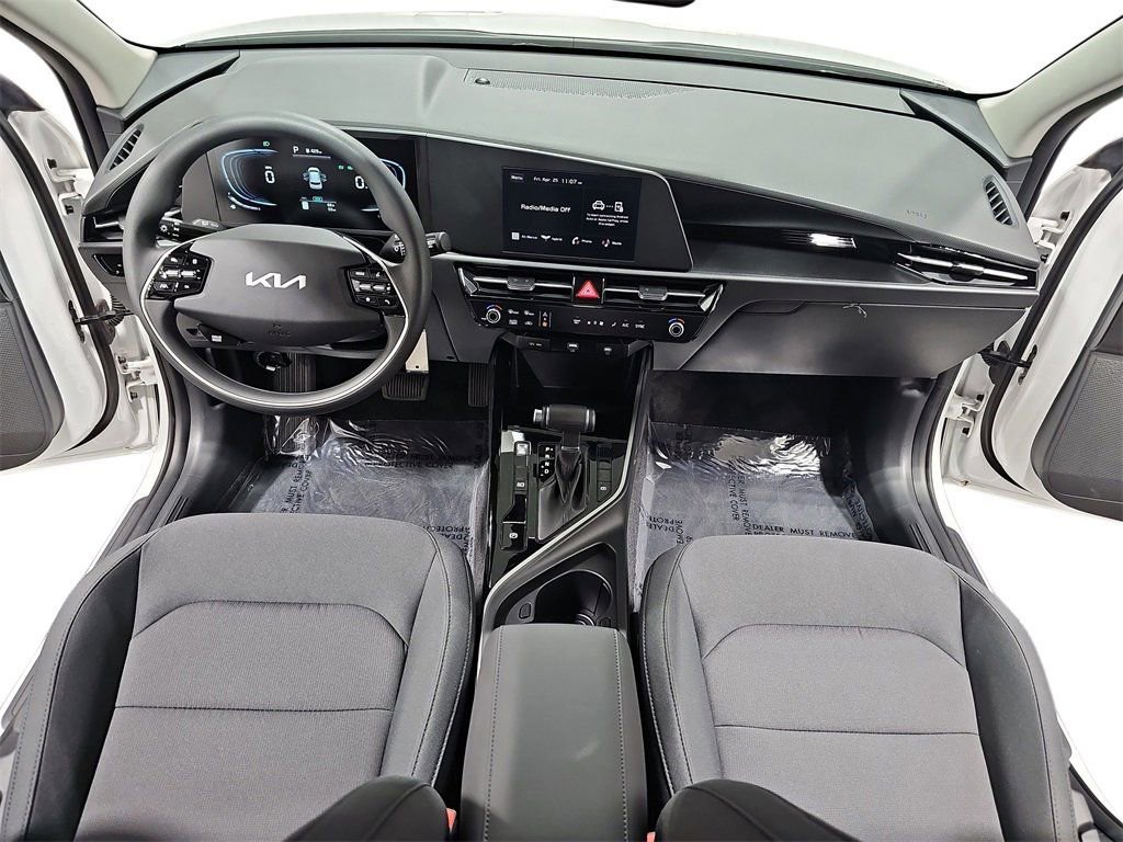 Used 2024 Kia Niro LX image 9
