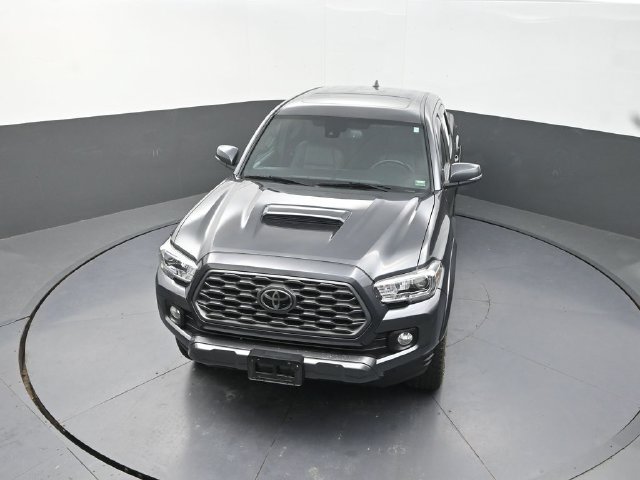 Used 2020 Toyota Tacoma TRD Sport w/ TRD Premium Sport Package AWD/4WD image 13