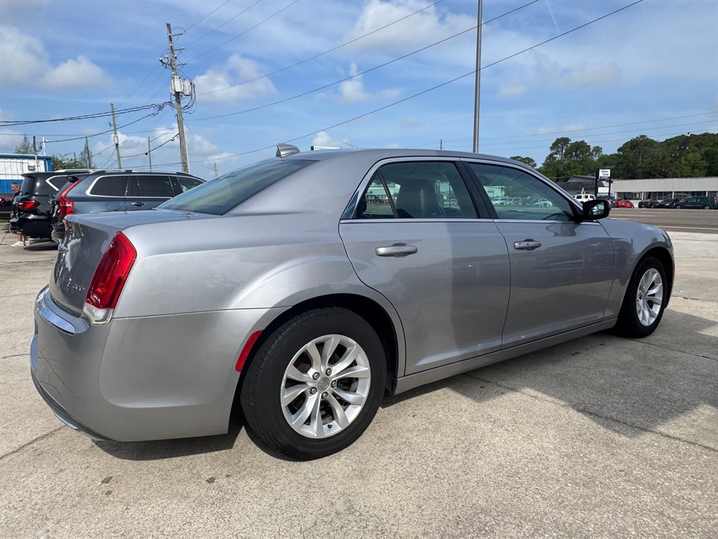 Used 2015 Chrysler 300 Limited image 5