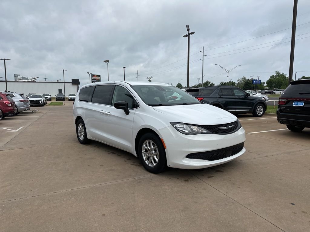 Used 2024 Chrysler Voyager LX FWD image 3