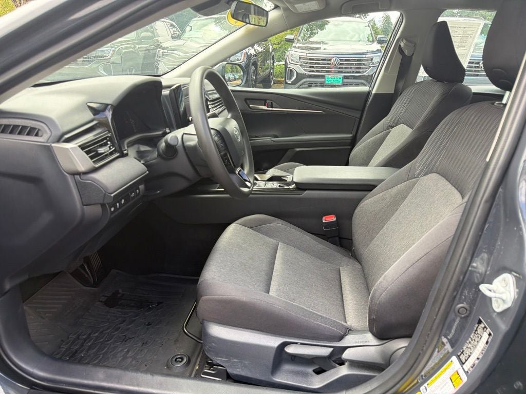 Used 2025 Toyota Camry LE AWD/4WD image 10