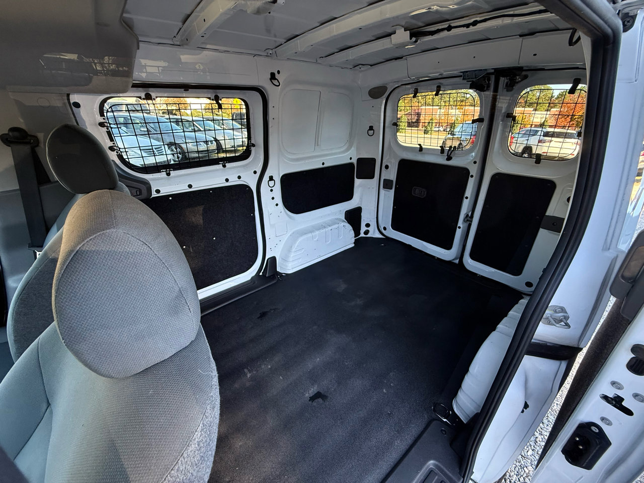 Used 2020 Nissan NV200 SV w/ Sliding Glass Door Package image 25