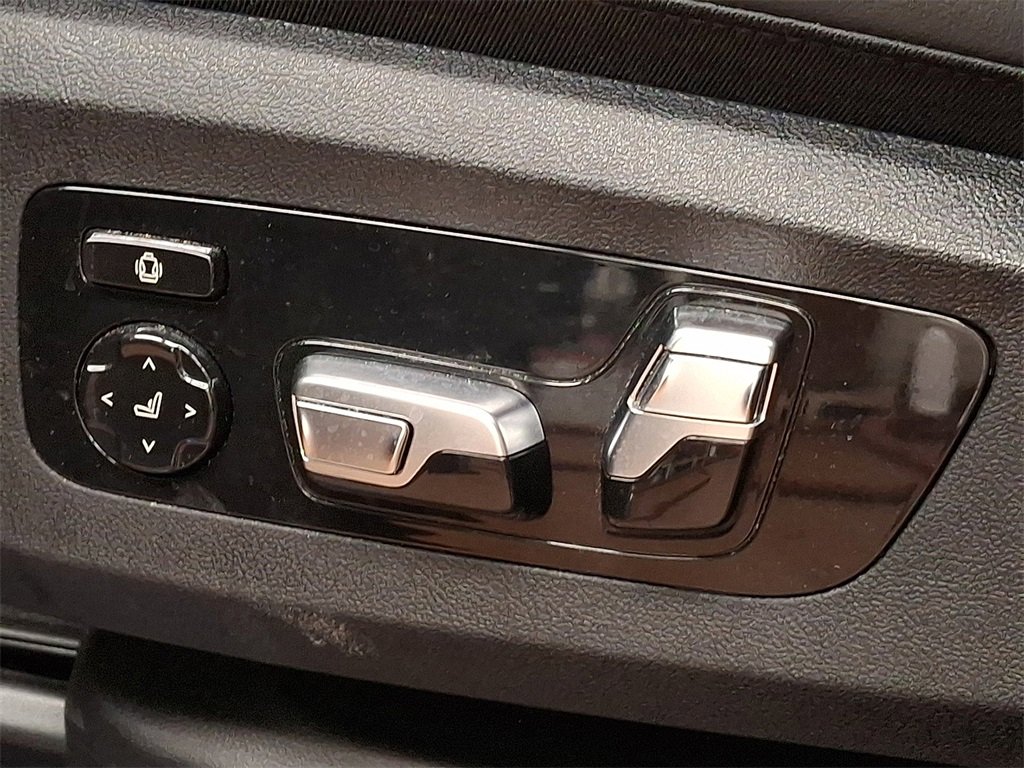 Used 2025 BMW X5 M60i w/ Executive Package image 11