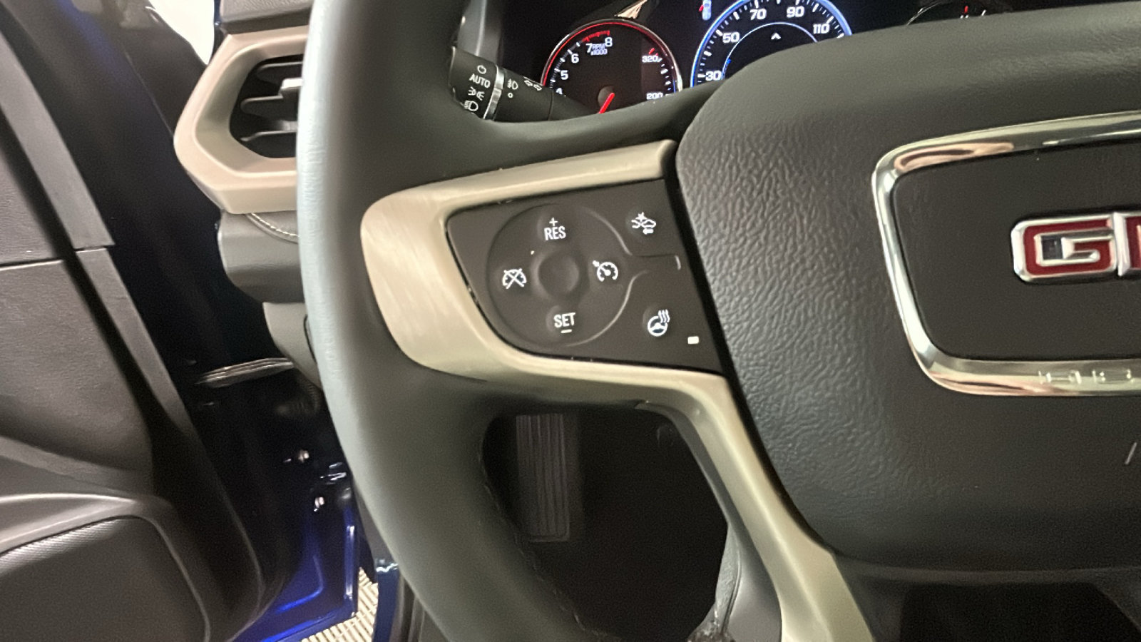 Used 2023 GMC Acadia Denali w/ Denali Technology Package AWD/4WD image 19