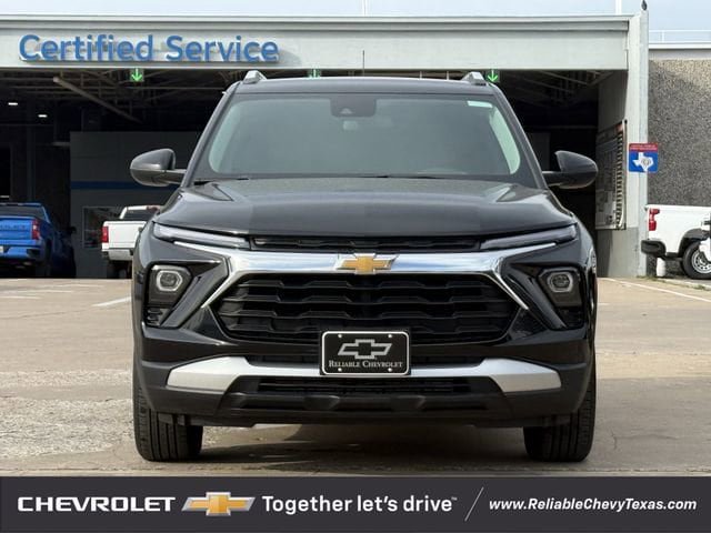 Used 2025 Chevrolet TrailBlazer LT AWD/4WD image 3