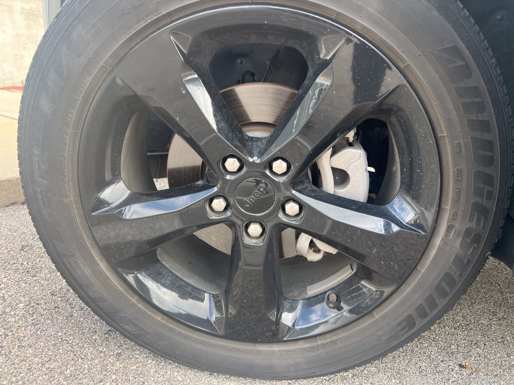 Used 2023 Jeep Grand Cherokee Altitude RWD image 10