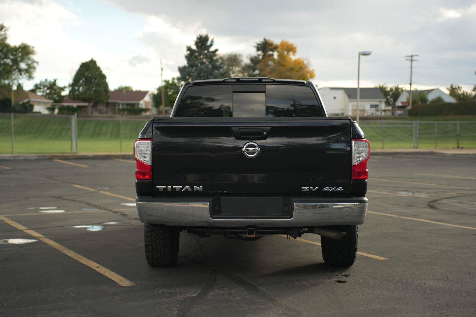 Used 2018 Nissan Titan SV AWD/4WD image 4