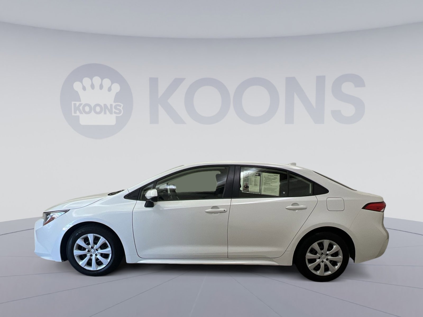 Used 2022 Toyota Corolla LE image 2