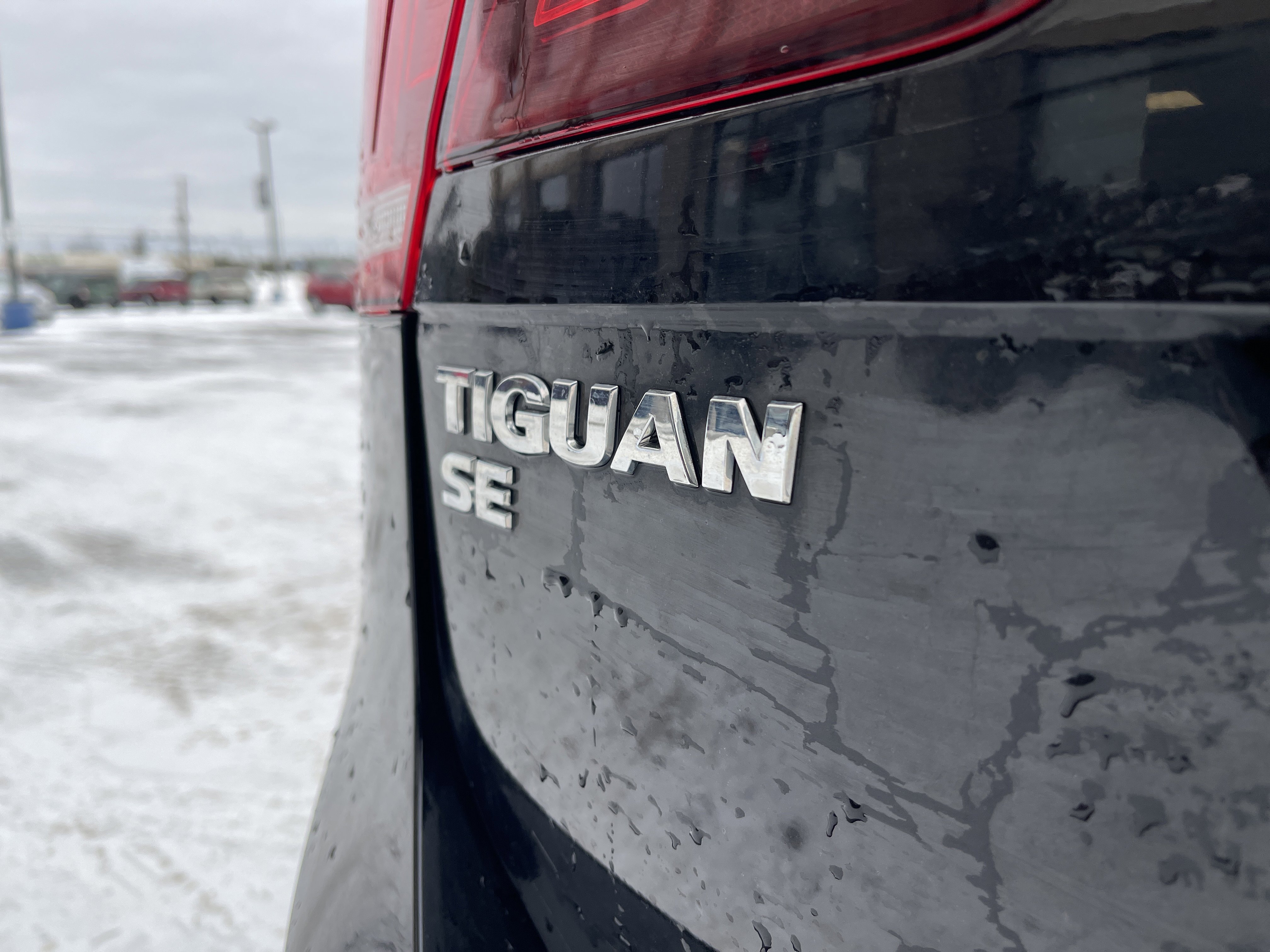 Used 2020 Volkswagen Tiguan SE w/ Panoramic Sunroof Package image 24