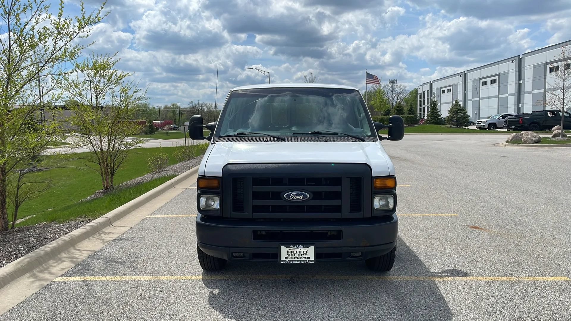 Used 2013 Ford E-350 and Econoline 350 Super Duty w/ Crew Van Pkg RWD image 2