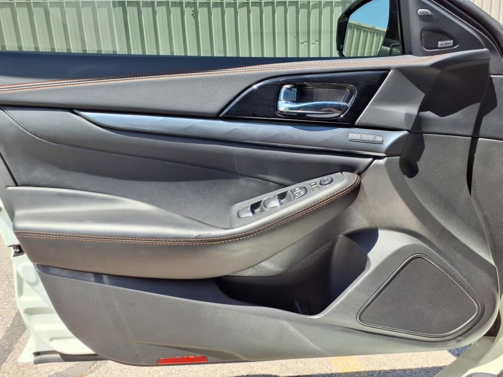 Used 2023 Nissan Maxima SR w/ Sport Mat Group image 22