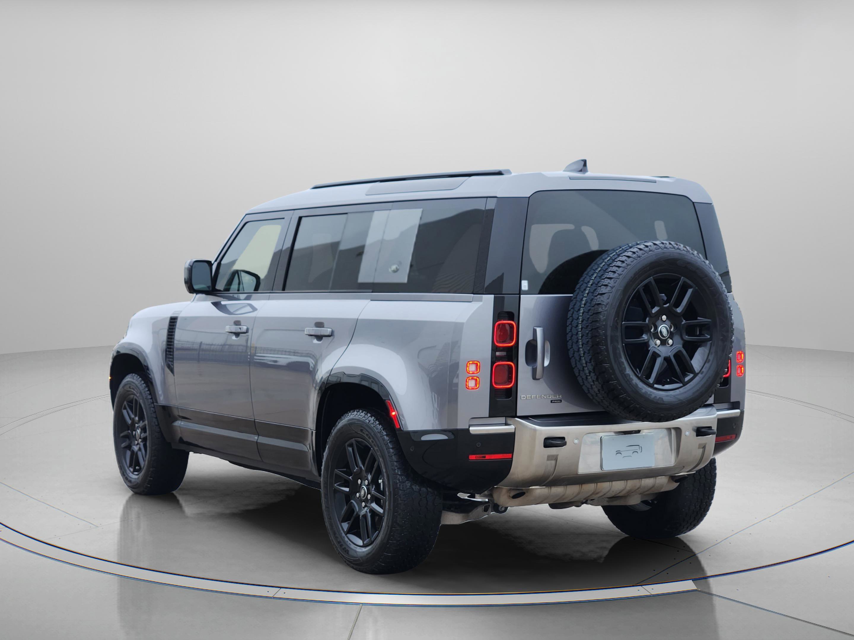 Certified 2023 Land Rover Defender 110 SE AWD/4WD image 3