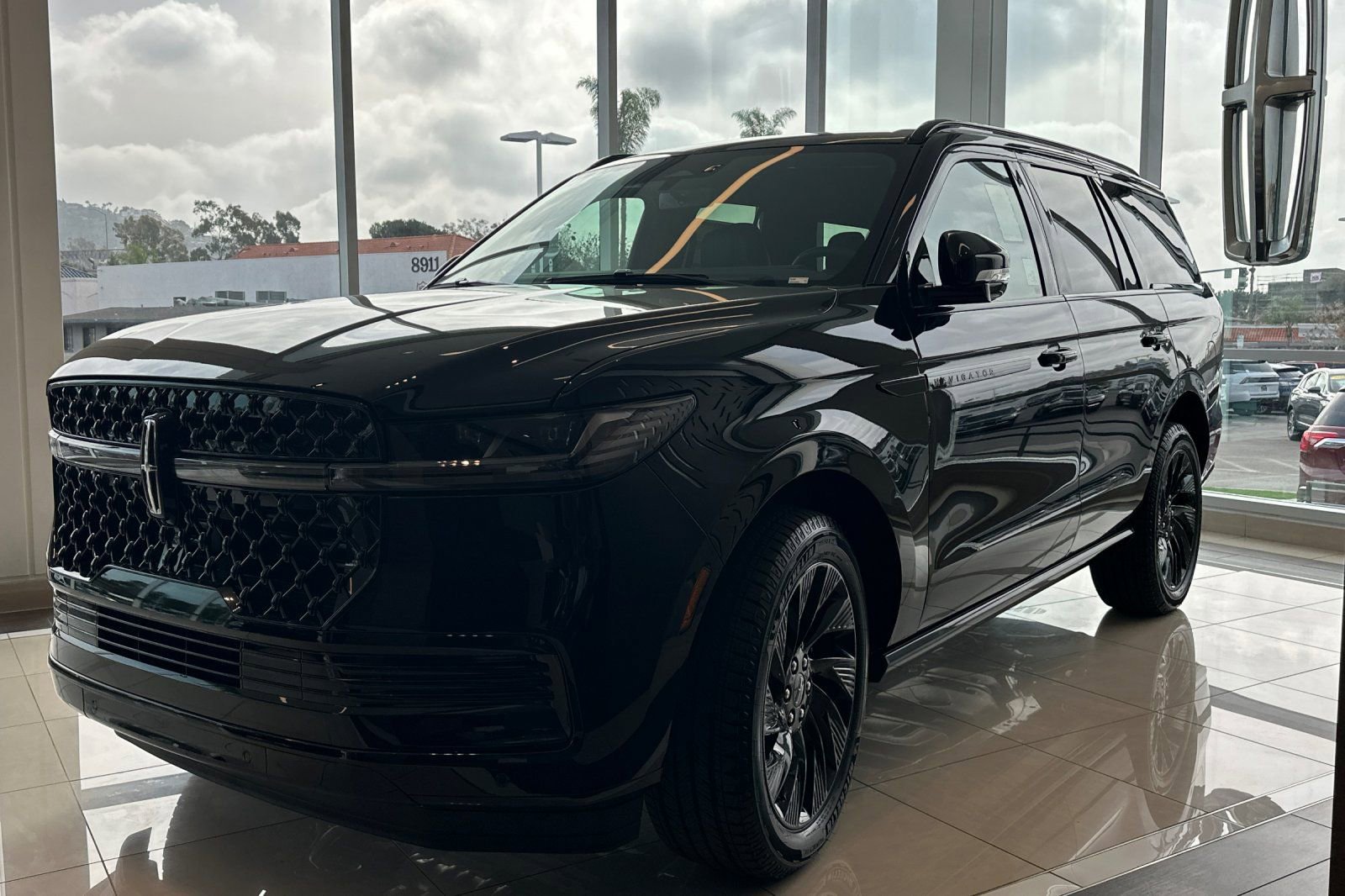 New 2026 Lincoln Navigator Reserve w/ Jet Appearance Package image 7