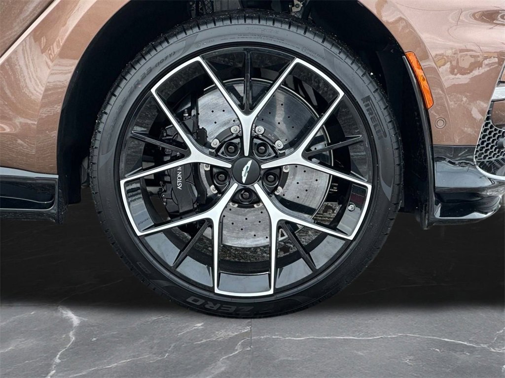 New 2026 Aston Martin DBX 707 image 32