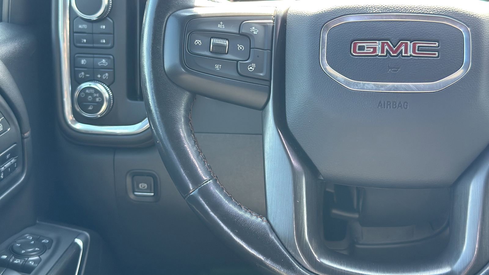 Used 2022 GMC Sierra 2500 AT4 w/ AT4 Premium Plus Package AWD/4WD image 14