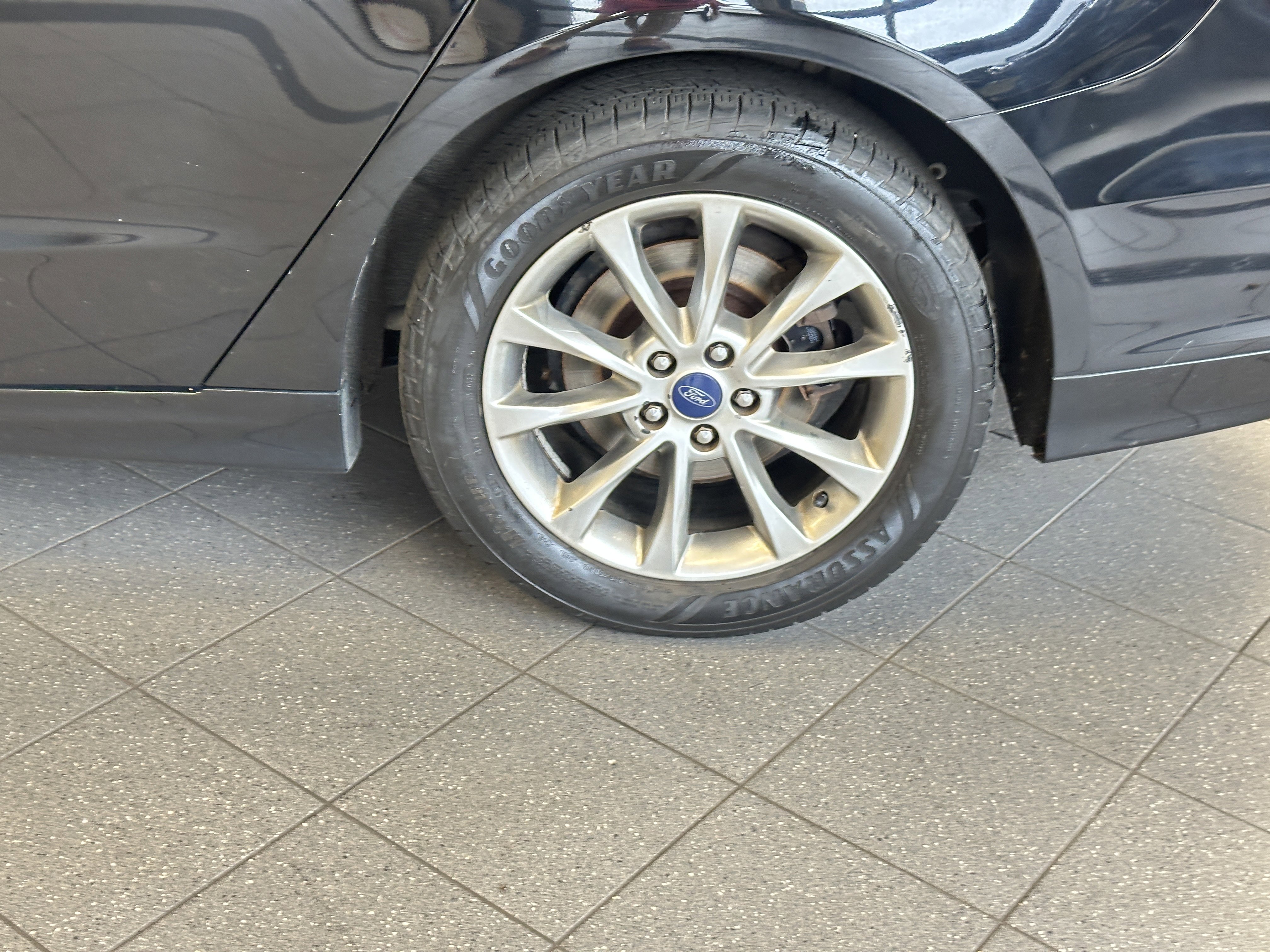 Used 2017 Ford Fusion SE w/ Fusion SE Technology Package image 17