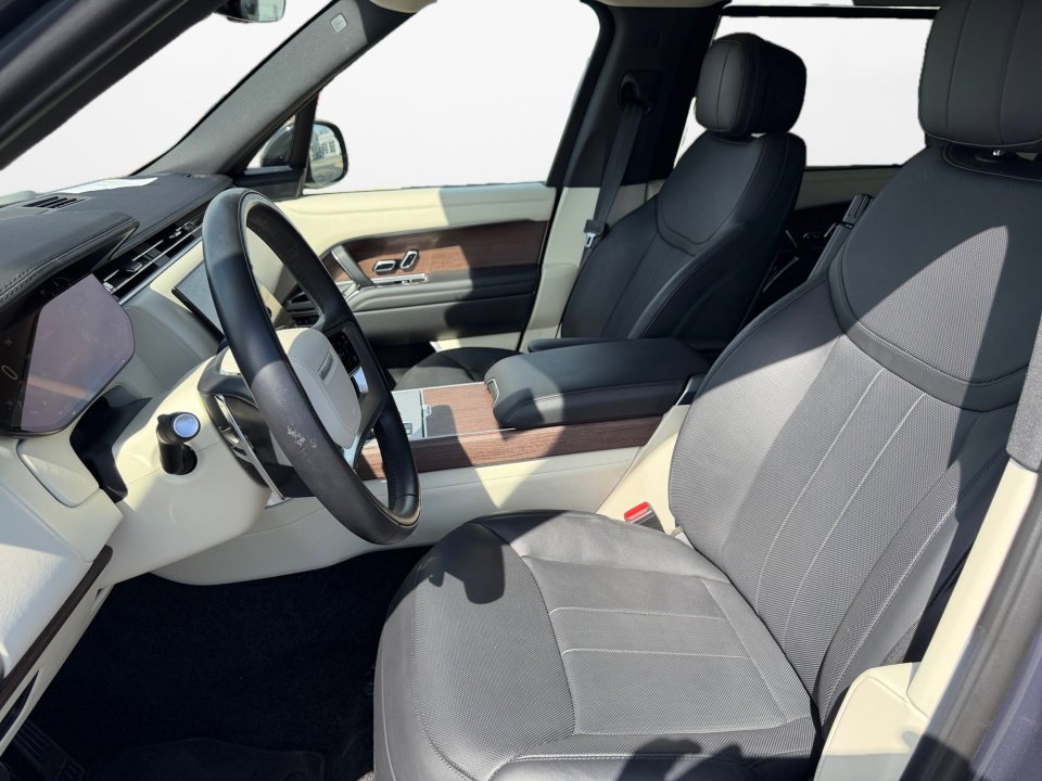 Used 2024 Land Rover Range Rover Long Wheelbase SE image 9