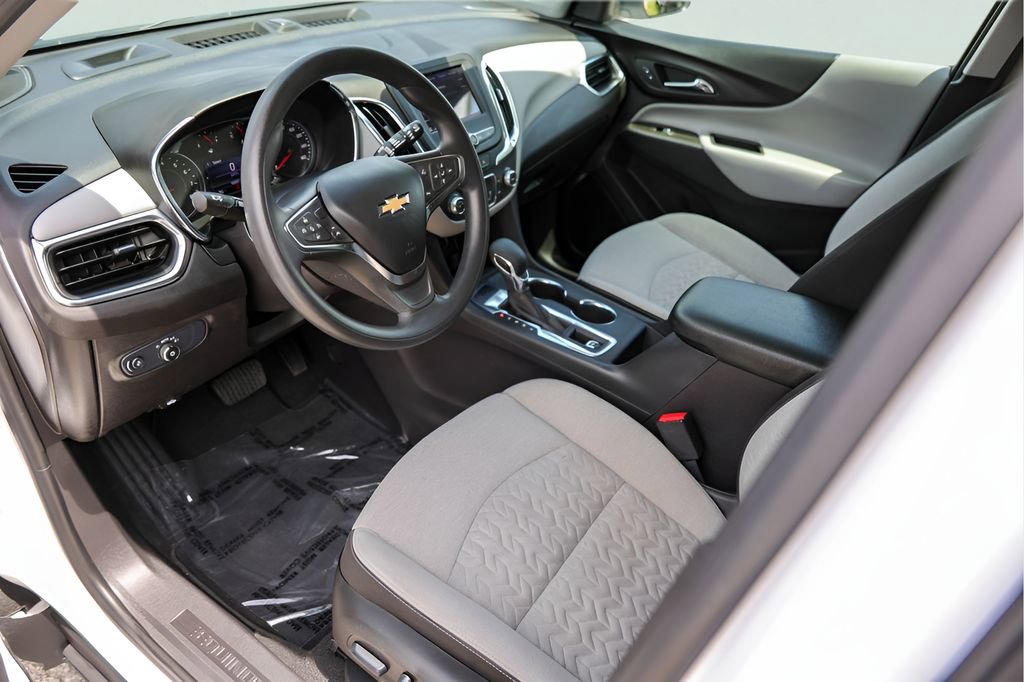 Used 2024 Chevrolet Equinox LS w/ LS Convenience Package FWD image 9
