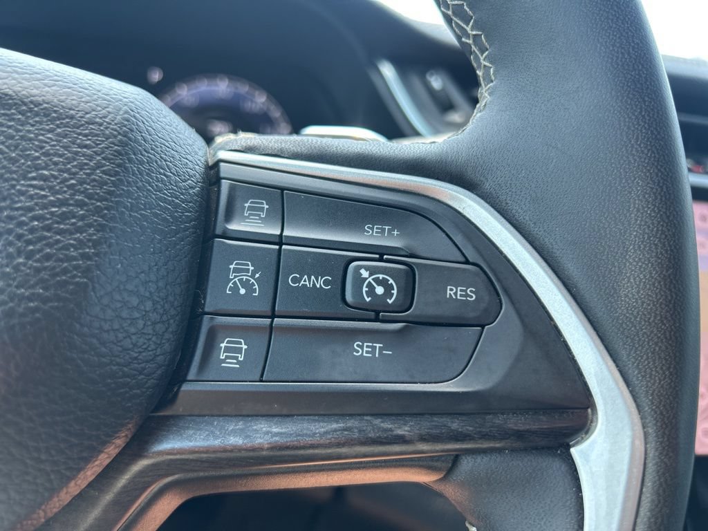 Used 2023 Jeep Grand Cherokee Limited AWD/4WD image 19