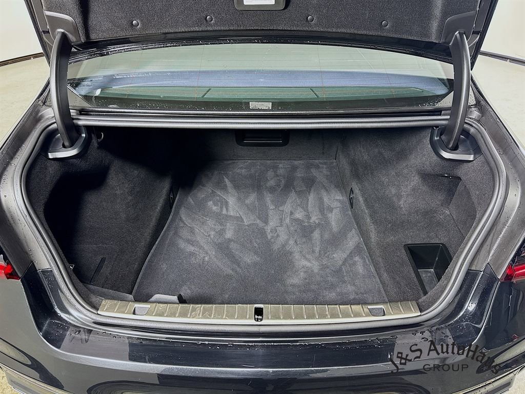 Used 2021 BMW 740i xDrive w/ M Sport Package image 33