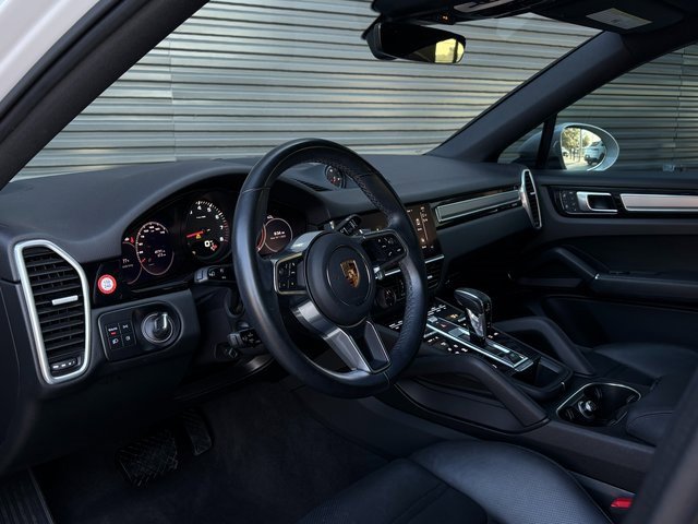 Certified 2022 Porsche Cayenne Platinum Edition image 4