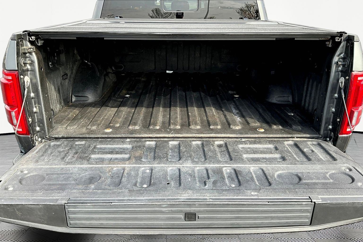 Used 2016 Ford F150 Platinum w/ Equipment Group 701A Luxury image 8