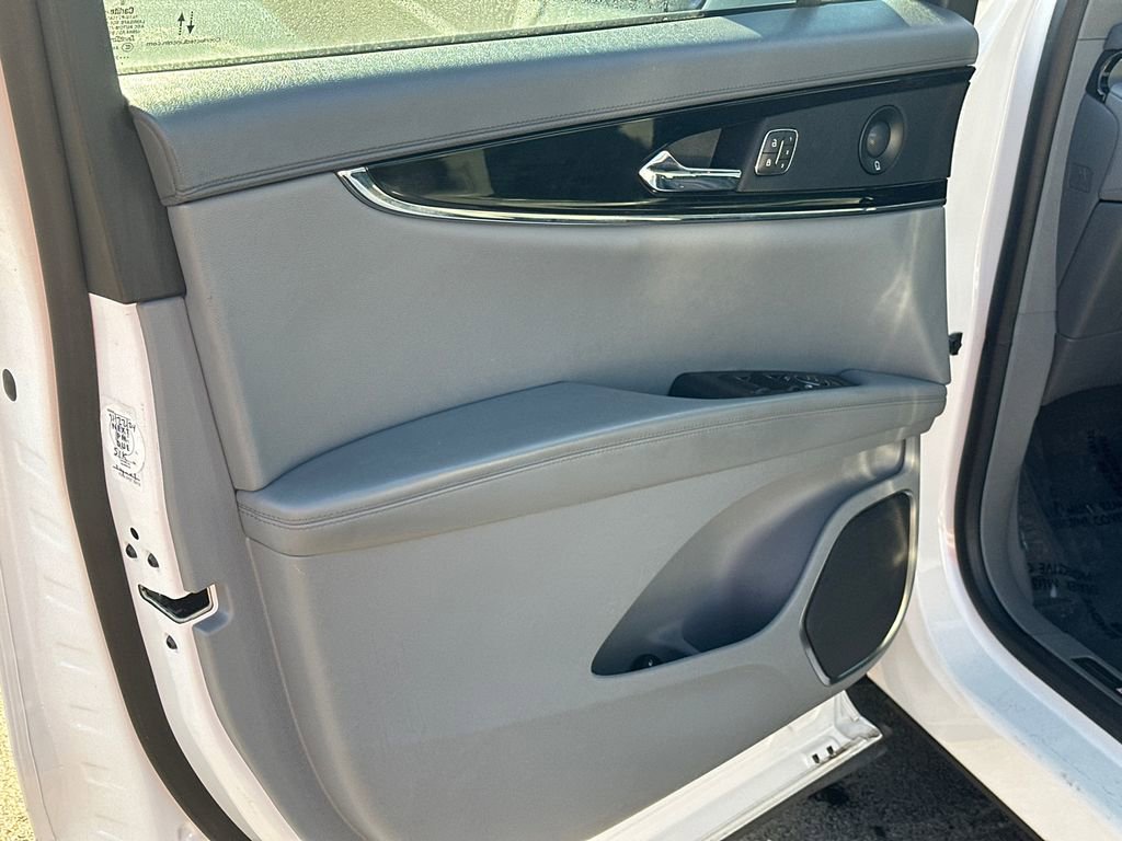 Used 2022 Lincoln Nautilus Reserve w/ Equipment Group 201A image 10