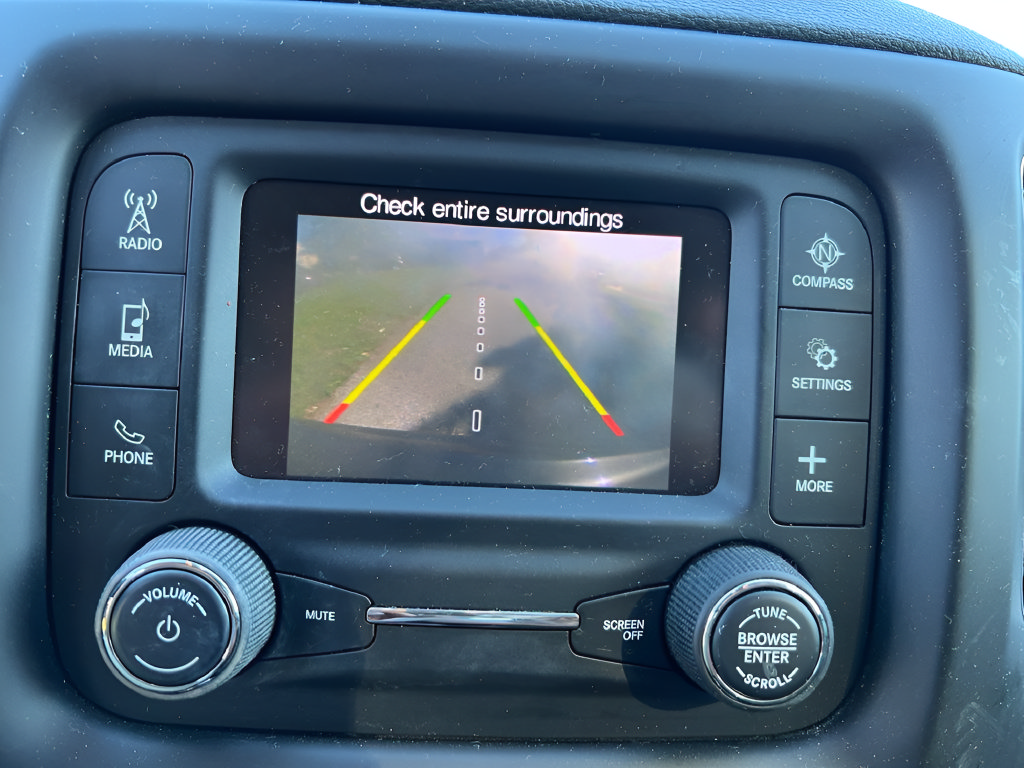 Used 2018 Jeep Compass Latitude w/ Safe & Security Group AWD/4WD image 25