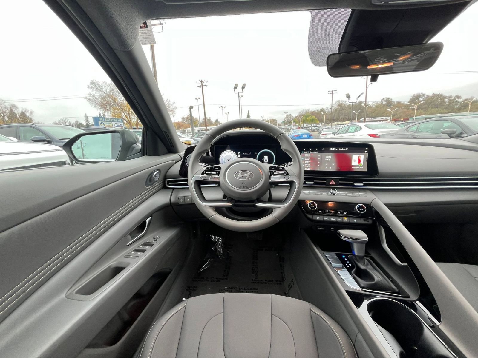 Used 2025 Hyundai Elantra SEL image 32