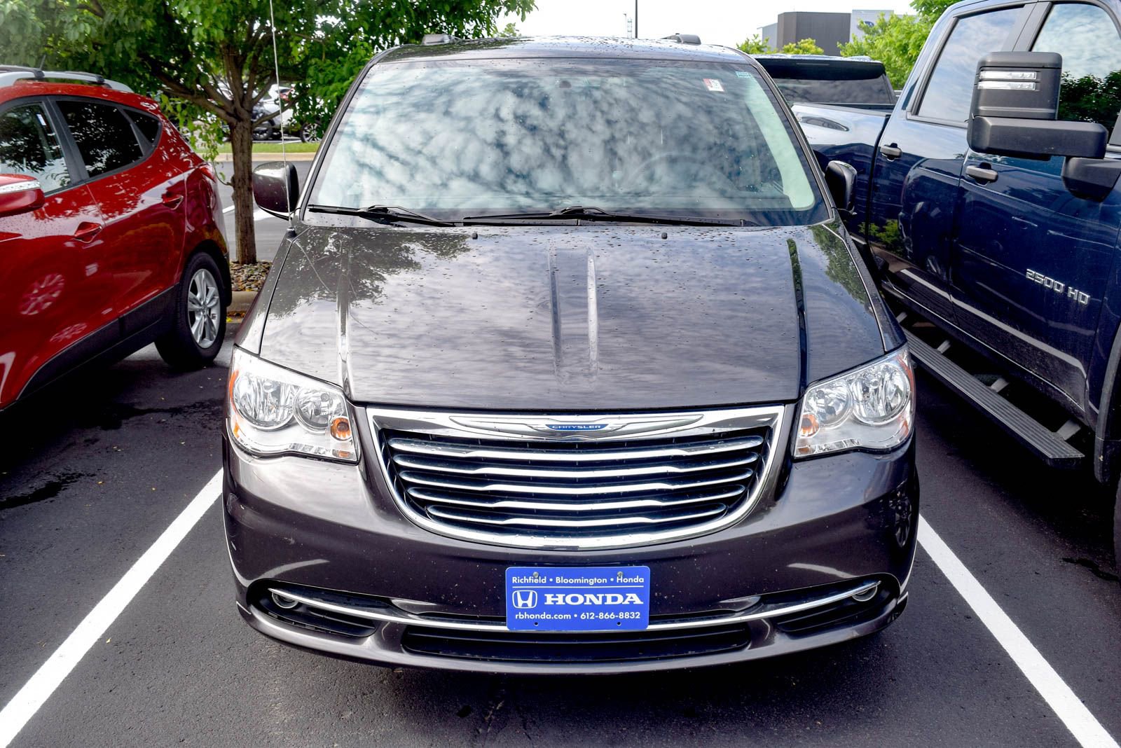 Used 2016 Chrysler Town & Country Touring w/ Driver Convenience Group FWD image 13