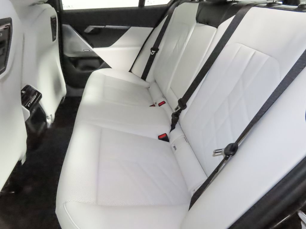 Used 2025 BMW 530i xDrive w/ Premium Package AWD/4WD image 27