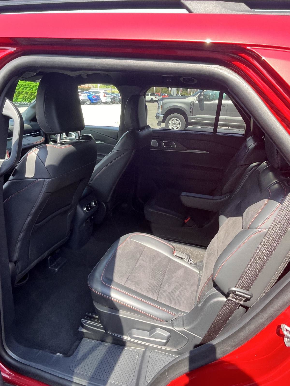 Used 2025 Ford Explorer ST AWD/4WD image 15