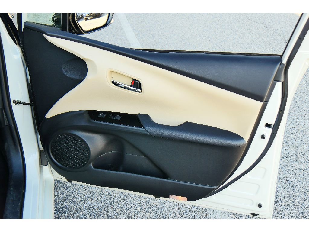 Used 2020 Toyota Prius XLE AWD/4WD image 15