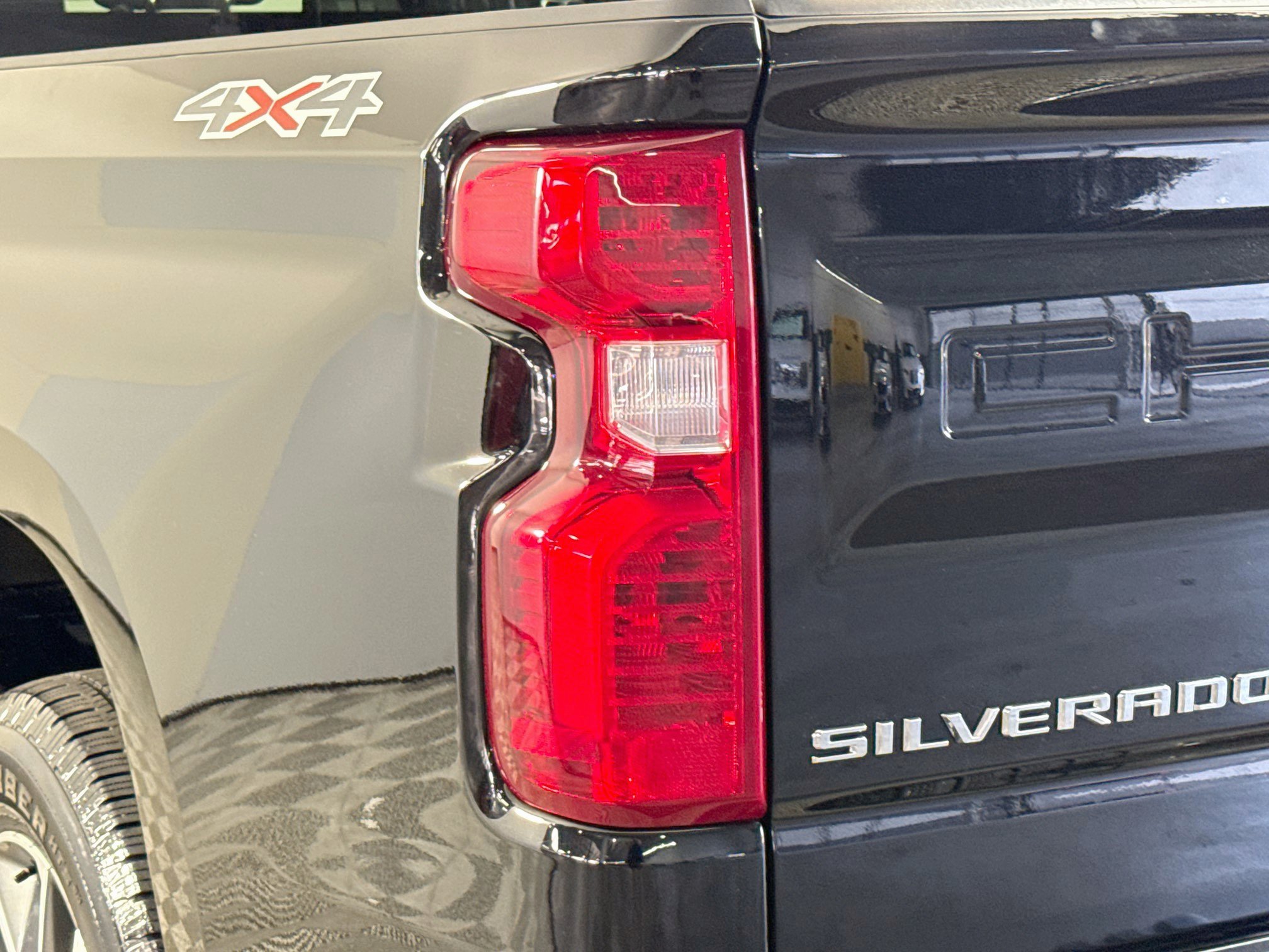 Used 2024 Chevrolet Silverado 1500 LT AWD/4WD image 36