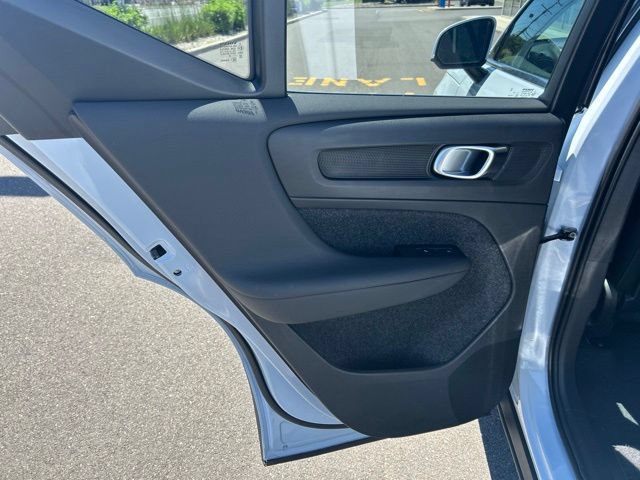 Certified 2025 Volvo XC40 B5 Core AWD/4WD image 16